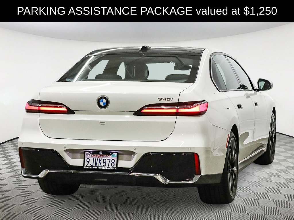 Used 2023 BMW 740i w/ Parking Assistance Package RWD image 4