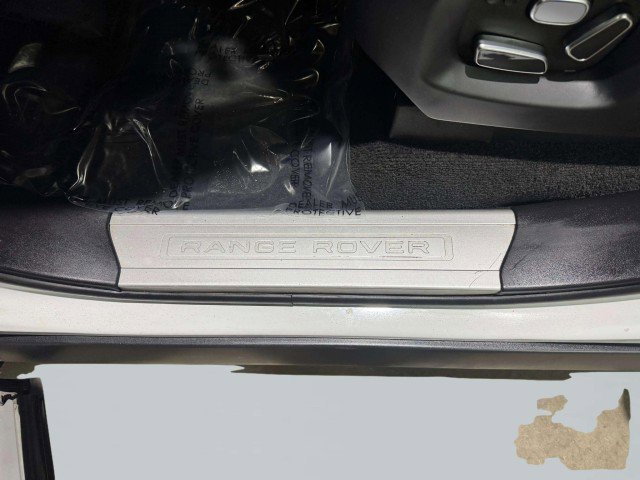 Used 2015 Land Rover Range Rover Supercharged image 16