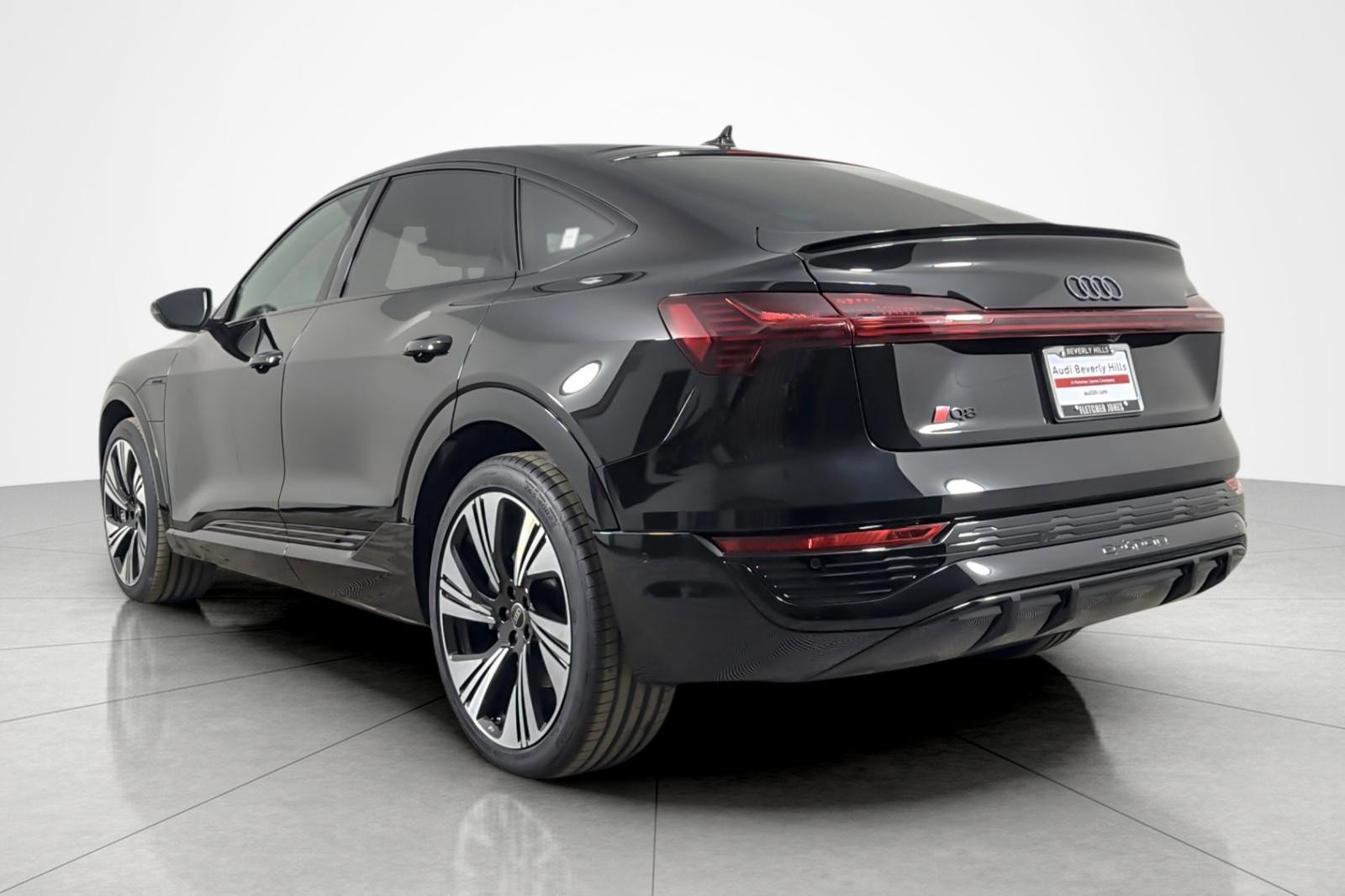 Used 2024 Audi Q8 e-tron Prestige AWD/4WD image 3