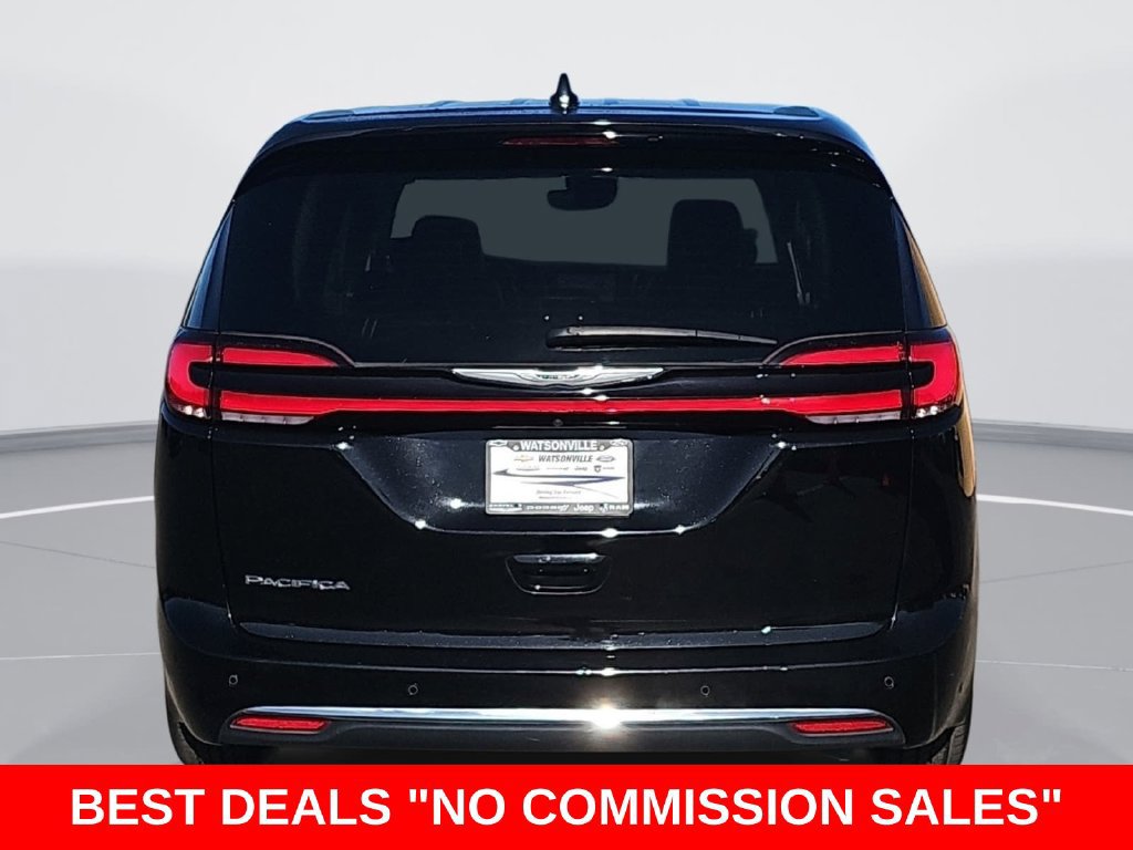 Used 2024 Chrysler Pacifica Touring-L FWD image 4