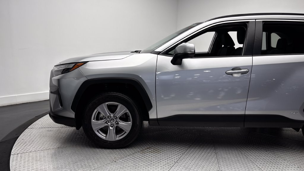 Certified 2025 Toyota RAV4 XLE AWD/4WD image 5
