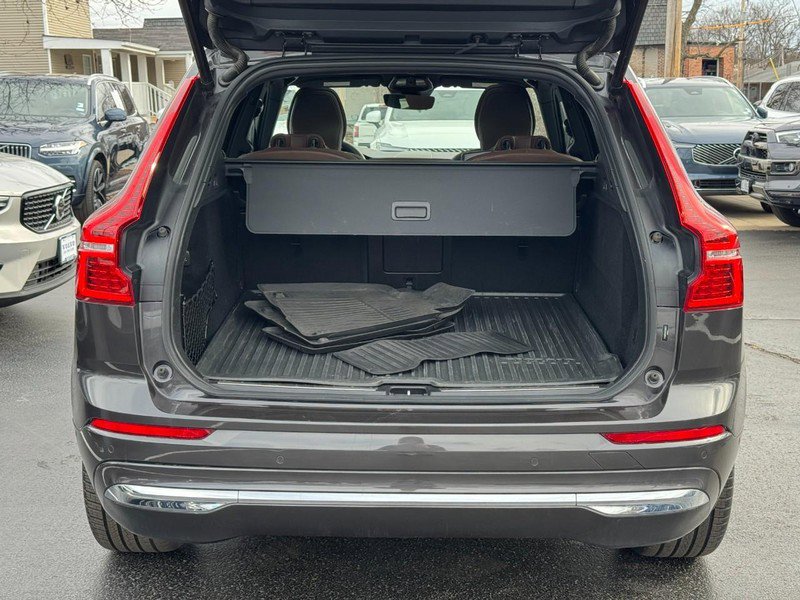 Certified 2023 Volvo XC60 B6 Ultimate w/ Climate Package image 5