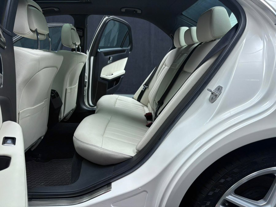 Used 2014 Mercedes-Benz E 350 4MATIC Sedan w/ Premium 1 Package image 31