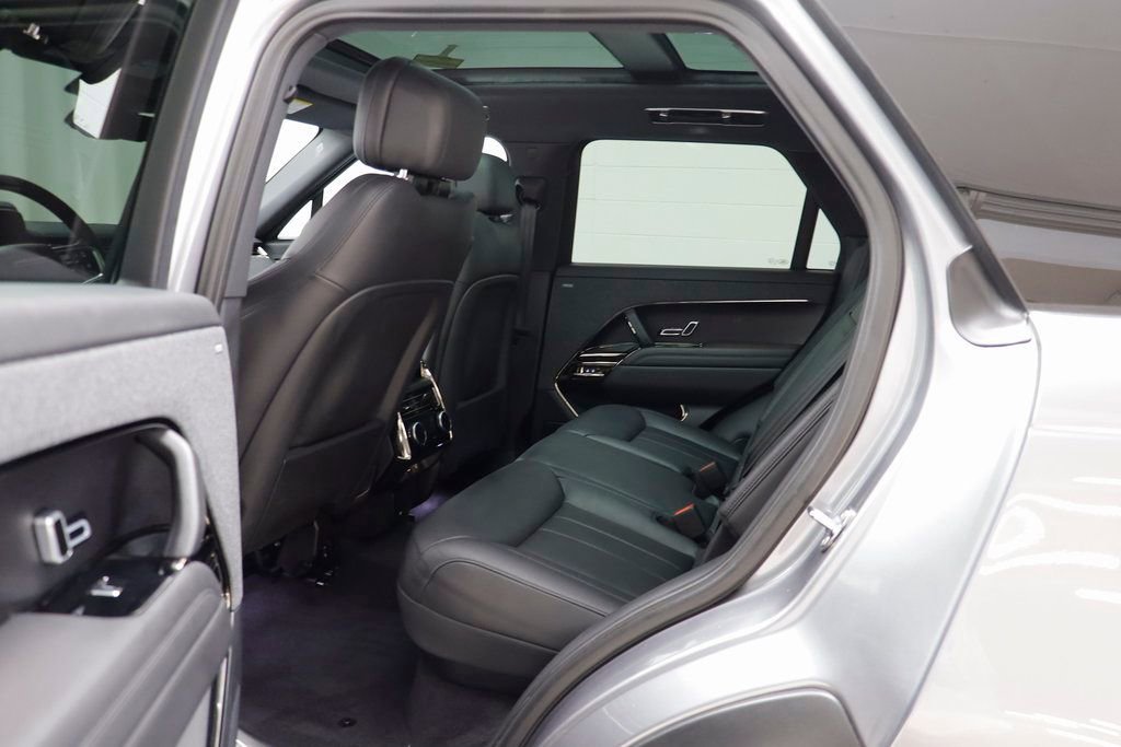 Used 2025 Land Rover Range Rover Sport SE image 14