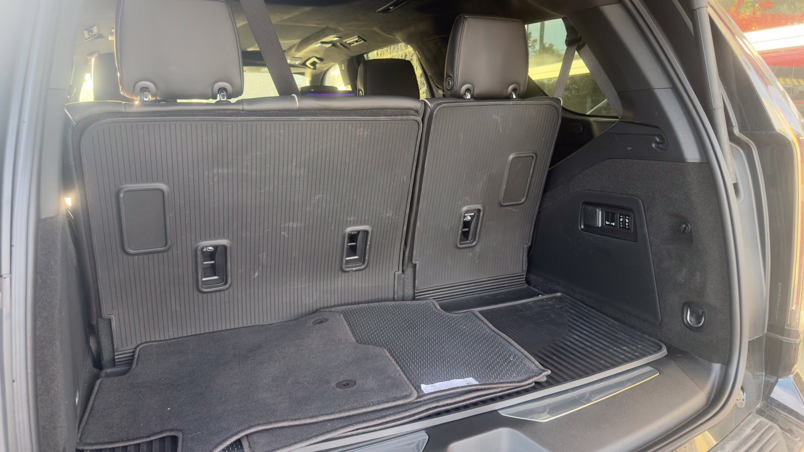Used 2026 Cadillac Escalade Platinum Sport w/ LPO, ONYX Package AWD/4WD image 17