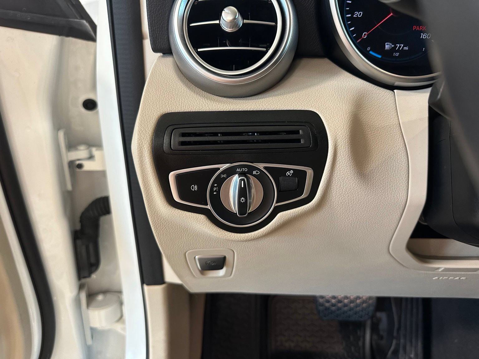 Used 2022 Mercedes-Benz GLC 300 image 22