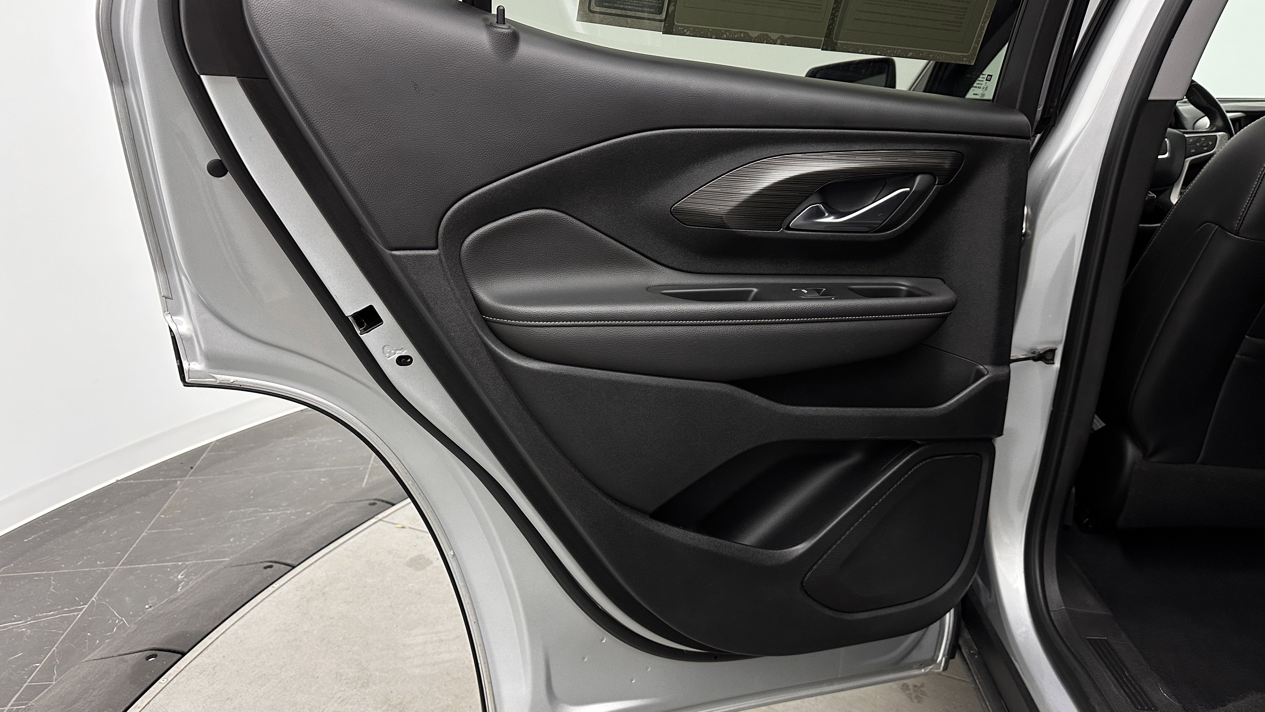 Used 2022 GMC Terrain SLT image 23