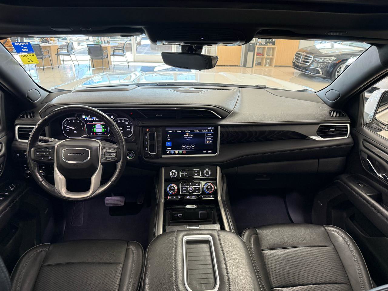 Used 2021 GMC Yukon Denali w/ Denali Premium Package image 12