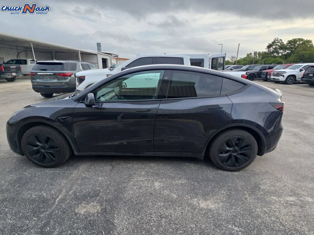 Used 2024 Tesla Model Y 2WD image 4