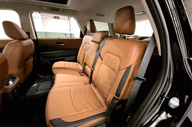 New 2025 Nissan Pathfinder Platinum image 10