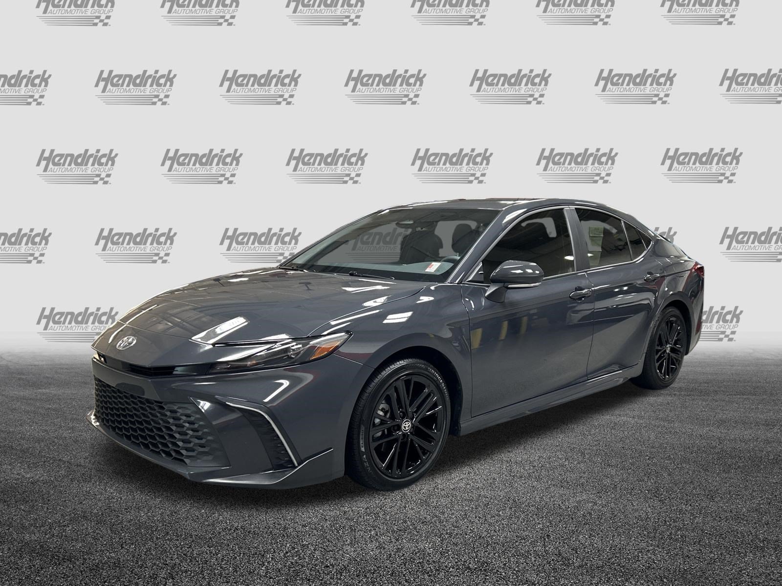 Used 2025 Toyota Camry SE w/ Convenience Package FWD image 5