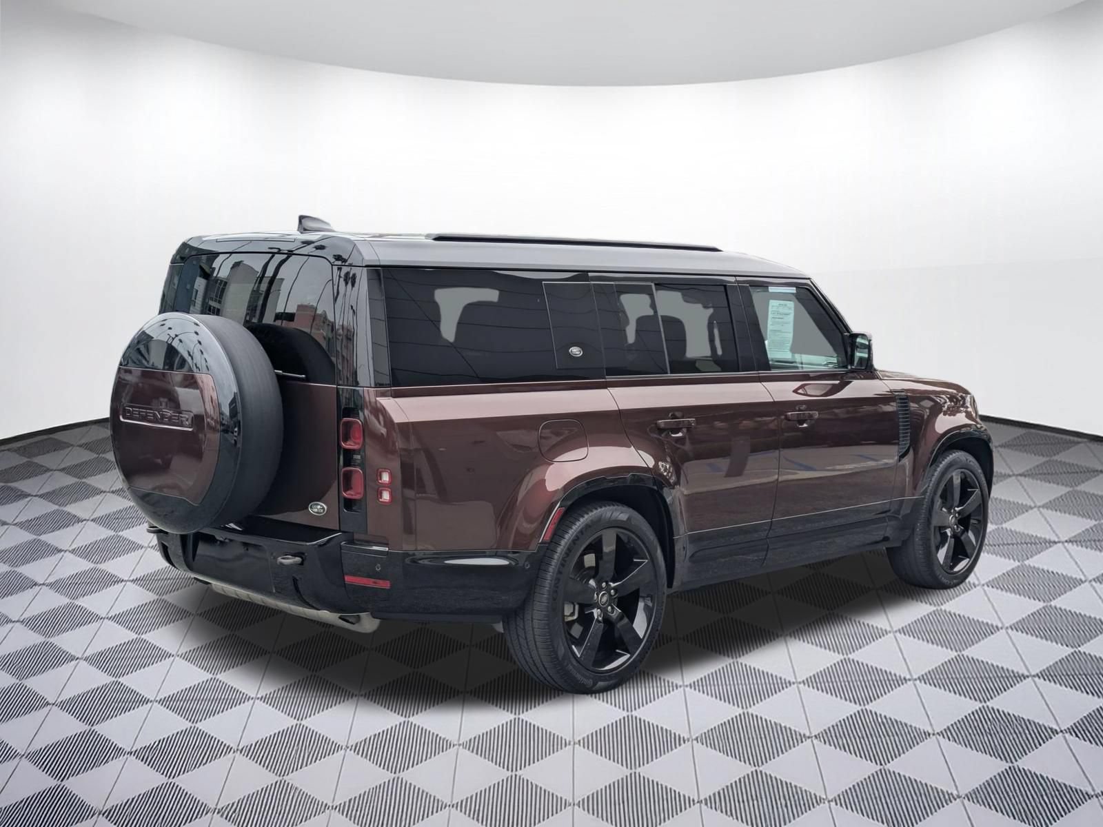 Used 2023 Land Rover Defender 130 X-Dynamic SE AWD/4WD image 5