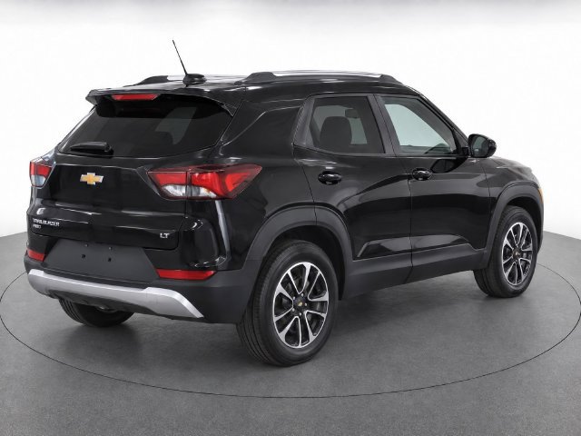 Used 2025 Chevrolet TrailBlazer LT AWD/4WD image 3