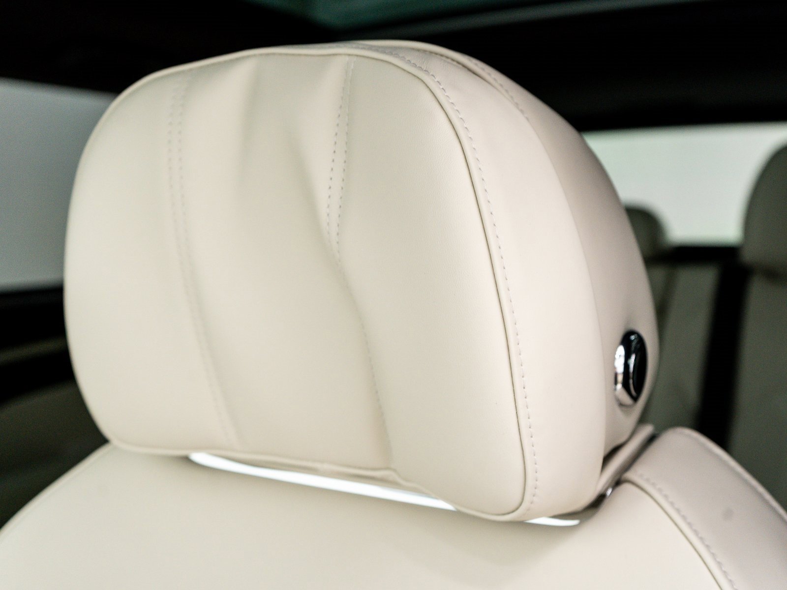 Certified 2023 Bentley Bentayga Extended Wheelbase image 17