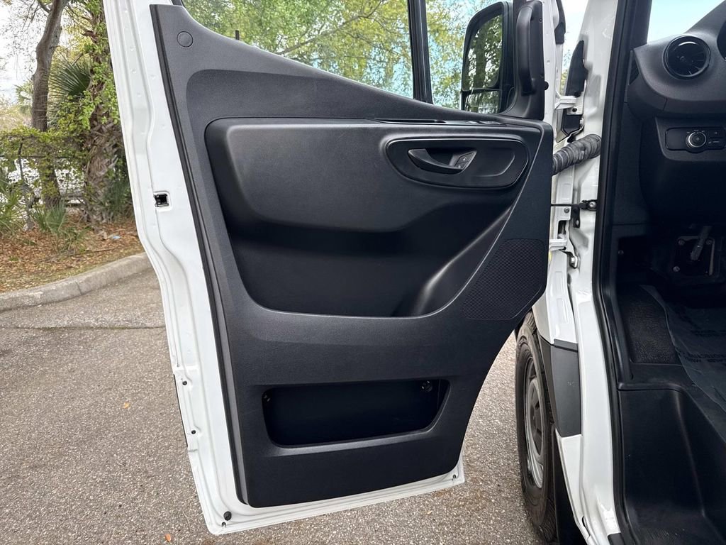 Used 2021 Mercedes-Benz Sprinter 2500 image 17