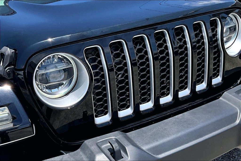 Used 2021 Jeep Wrangler Unlimited Sahara w/ Cold Weather Group AWD/4WD image 38