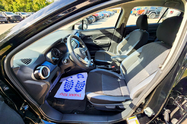 Used 2025 Nissan Versa SV FWD image 19