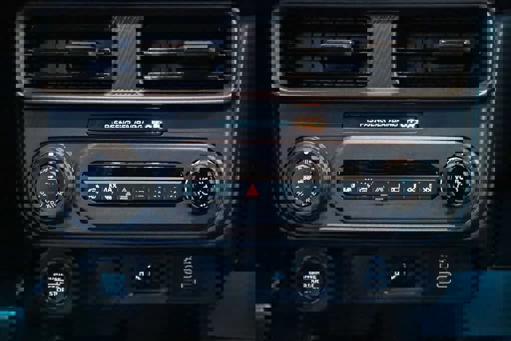 New 2025 Ford Maverick Lariat w/ Black Appearance Package image 13