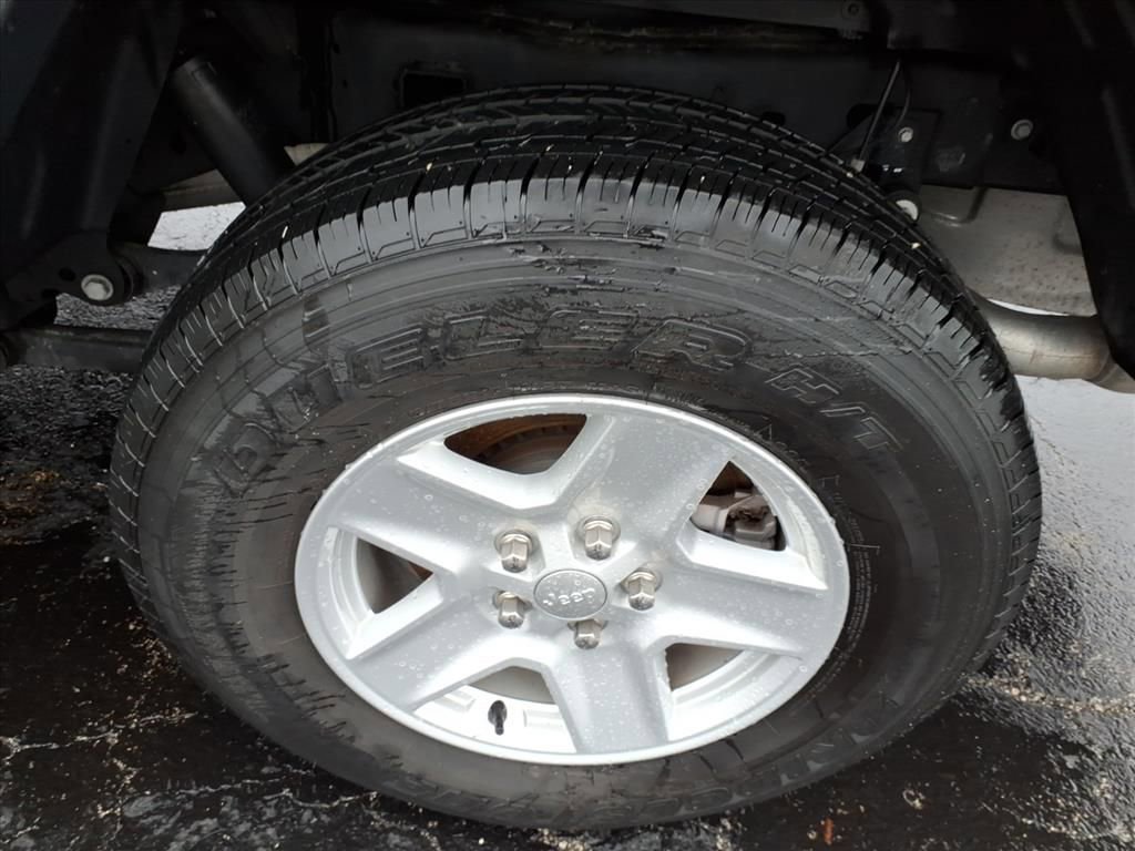 Certified 2023 Jeep Gladiator Sport image 5