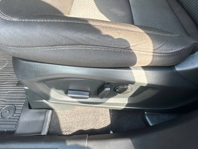 Used 2023 Ford Explorer XLT AWD/4WD image 17