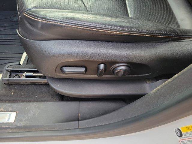Used 2018 Chevrolet Equinox Premier FWD image 19