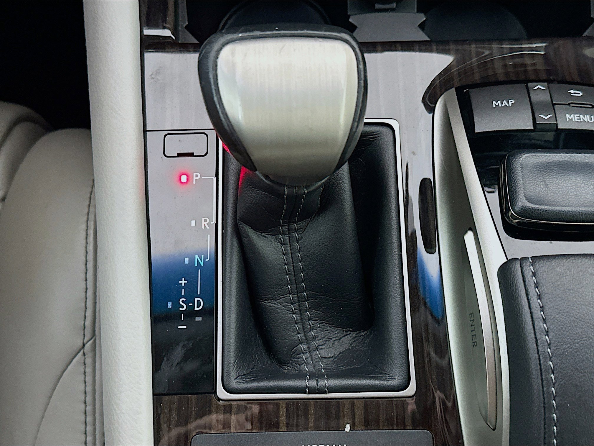 Used 2016 Lexus LS 460 L RWD image 25