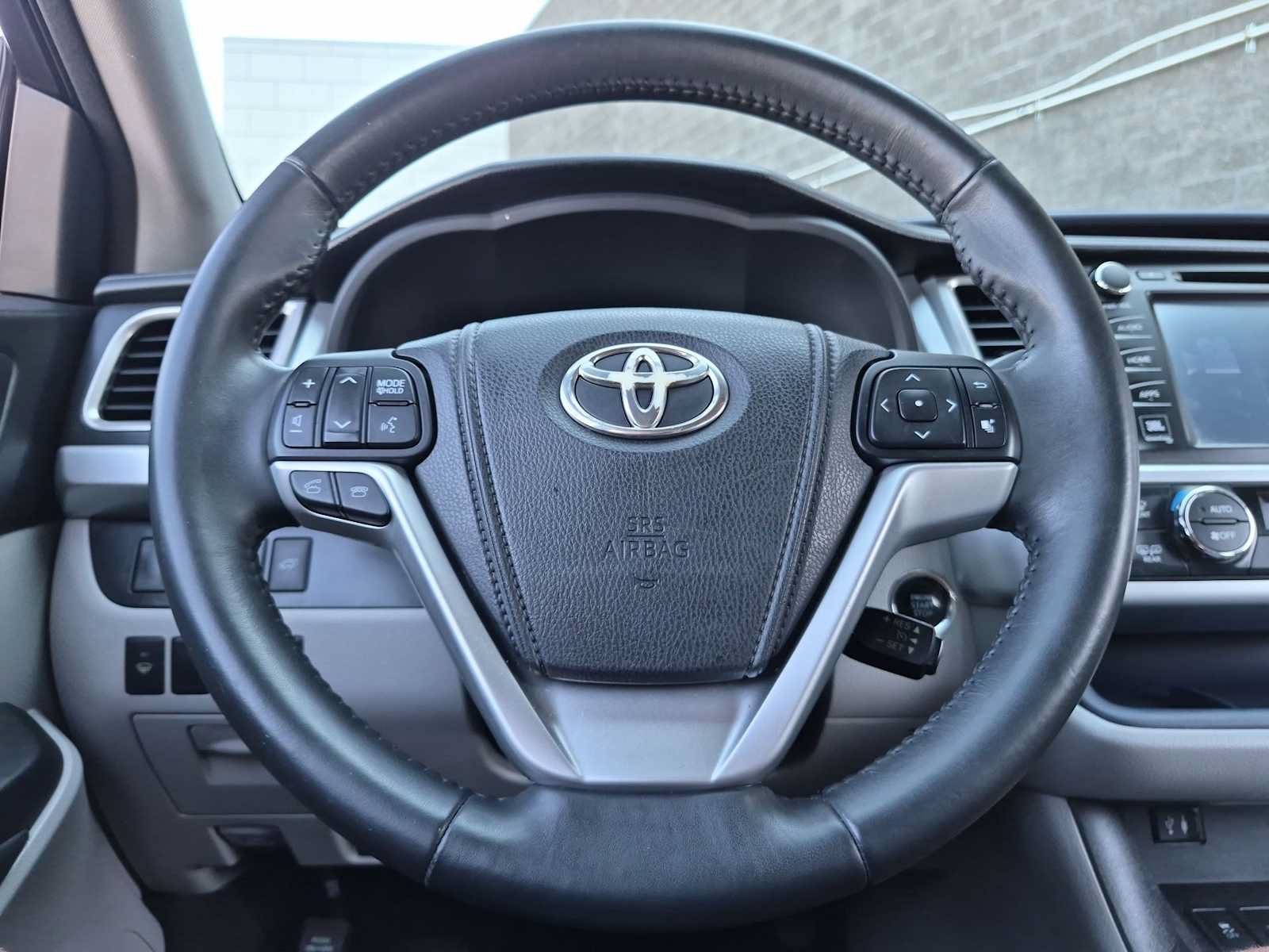 Used 2015 Toyota Highlander Limited AWD/4WD image 23