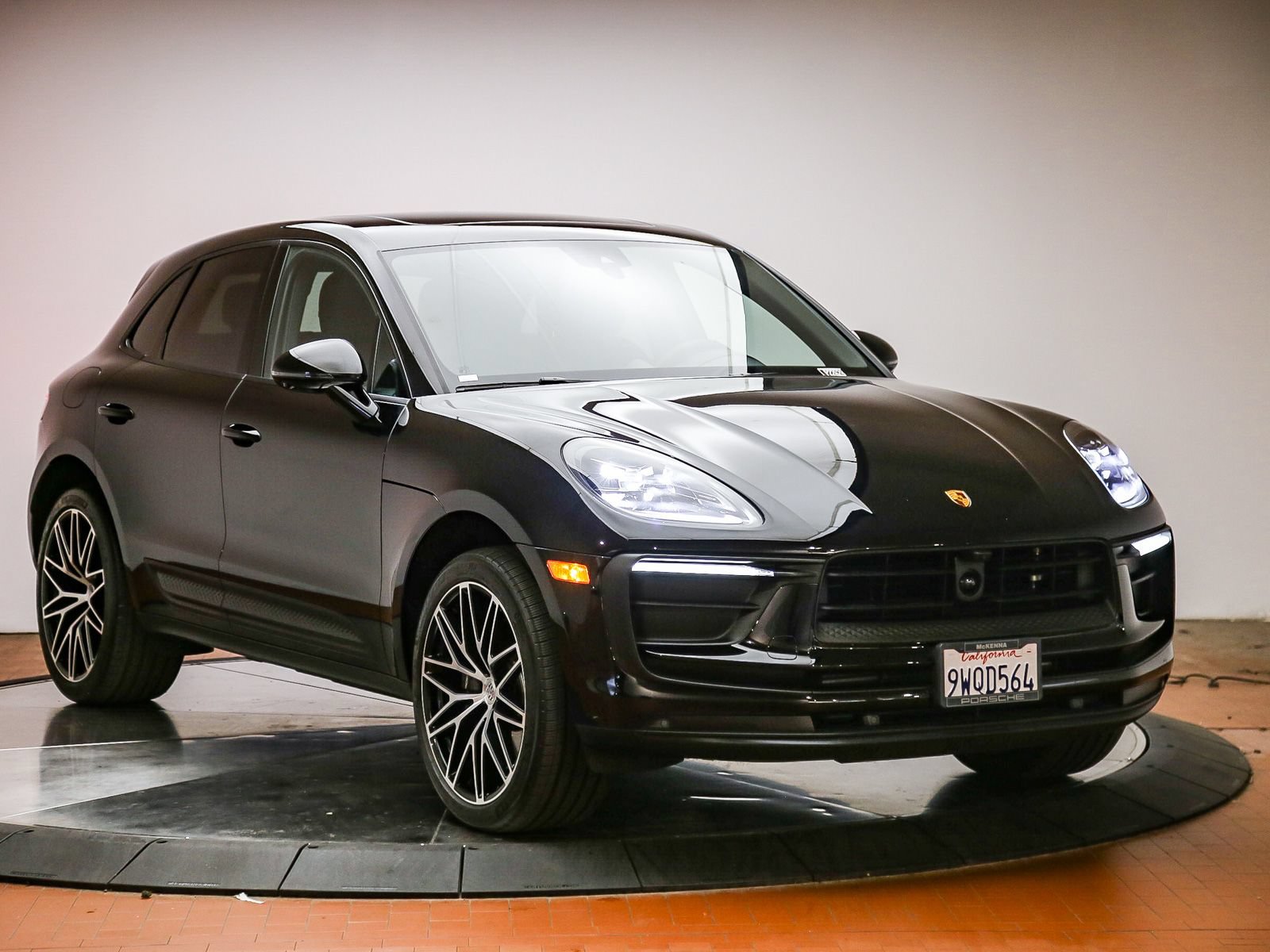 Certified 2026 Porsche Macan AWD/4WD image 9
