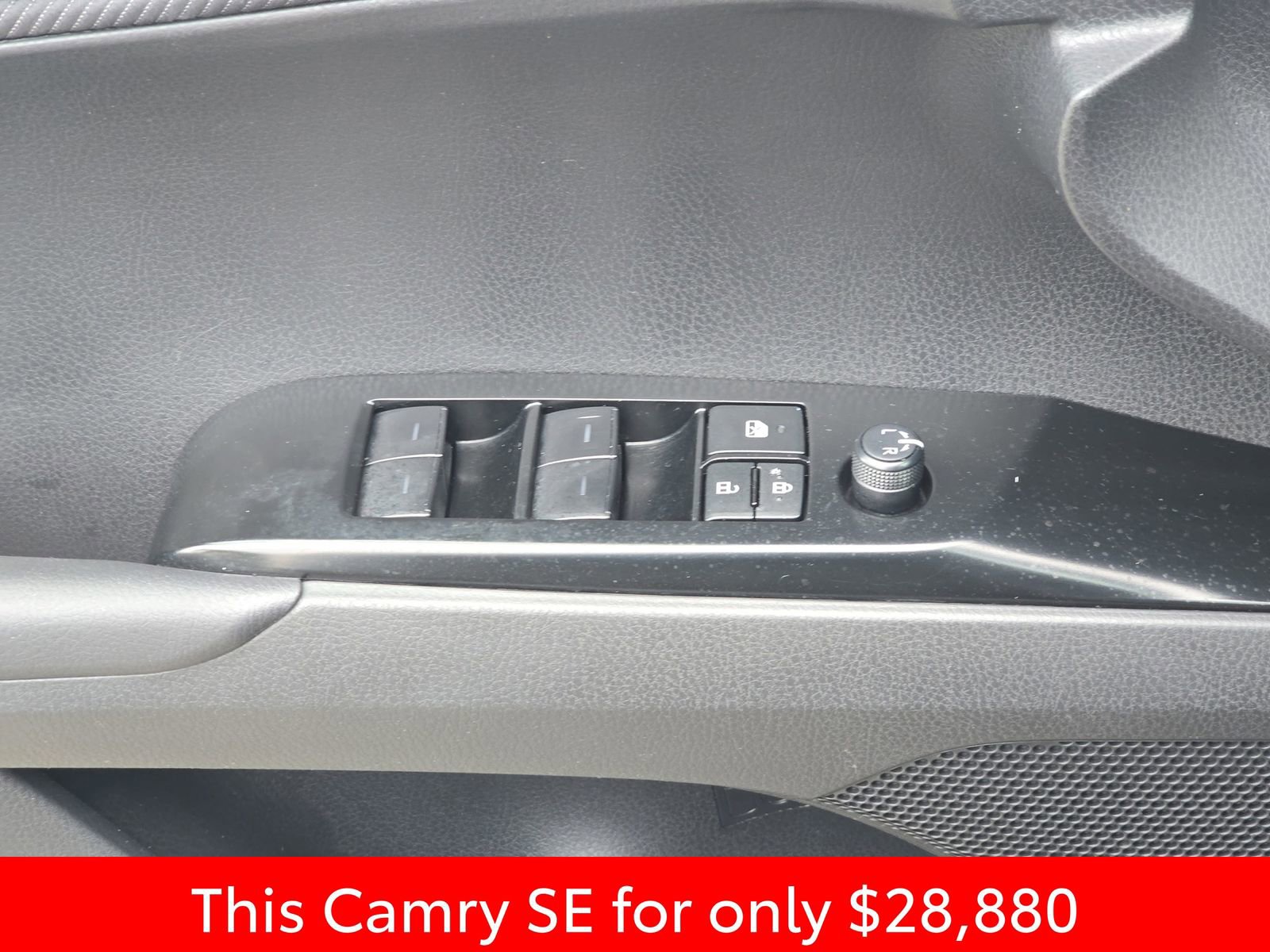 Used 2025 Toyota Camry SE image 32
