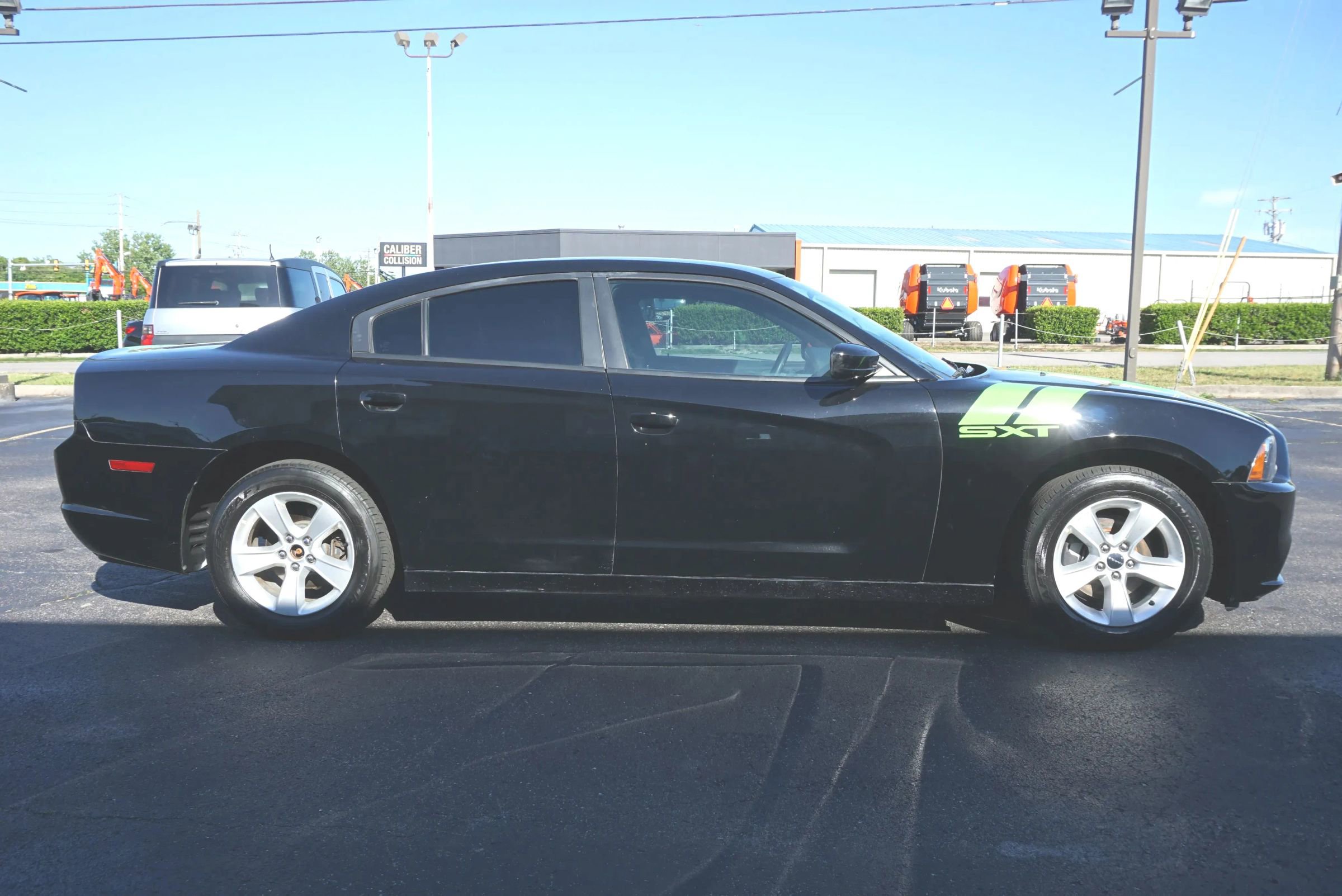 Used 2014 Dodge Charger SE RWD image 4