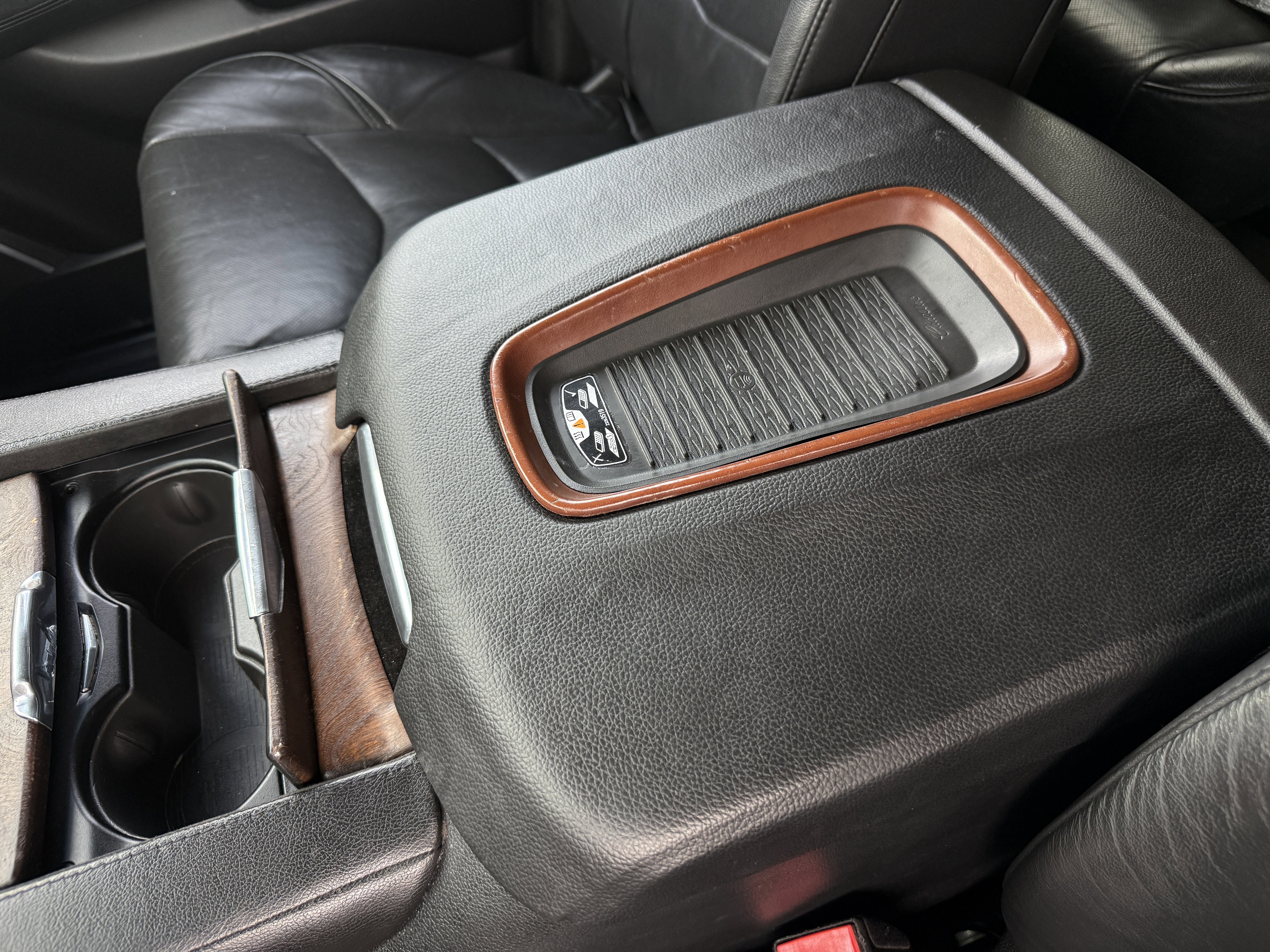 Used 2018 Cadillac Escalade ESV 2WD image 20