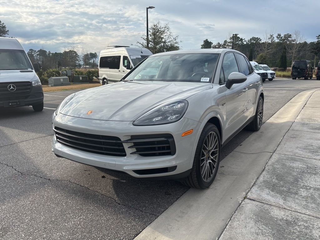 Used 2022 Porsche Cayenne Platinum Edition image 7