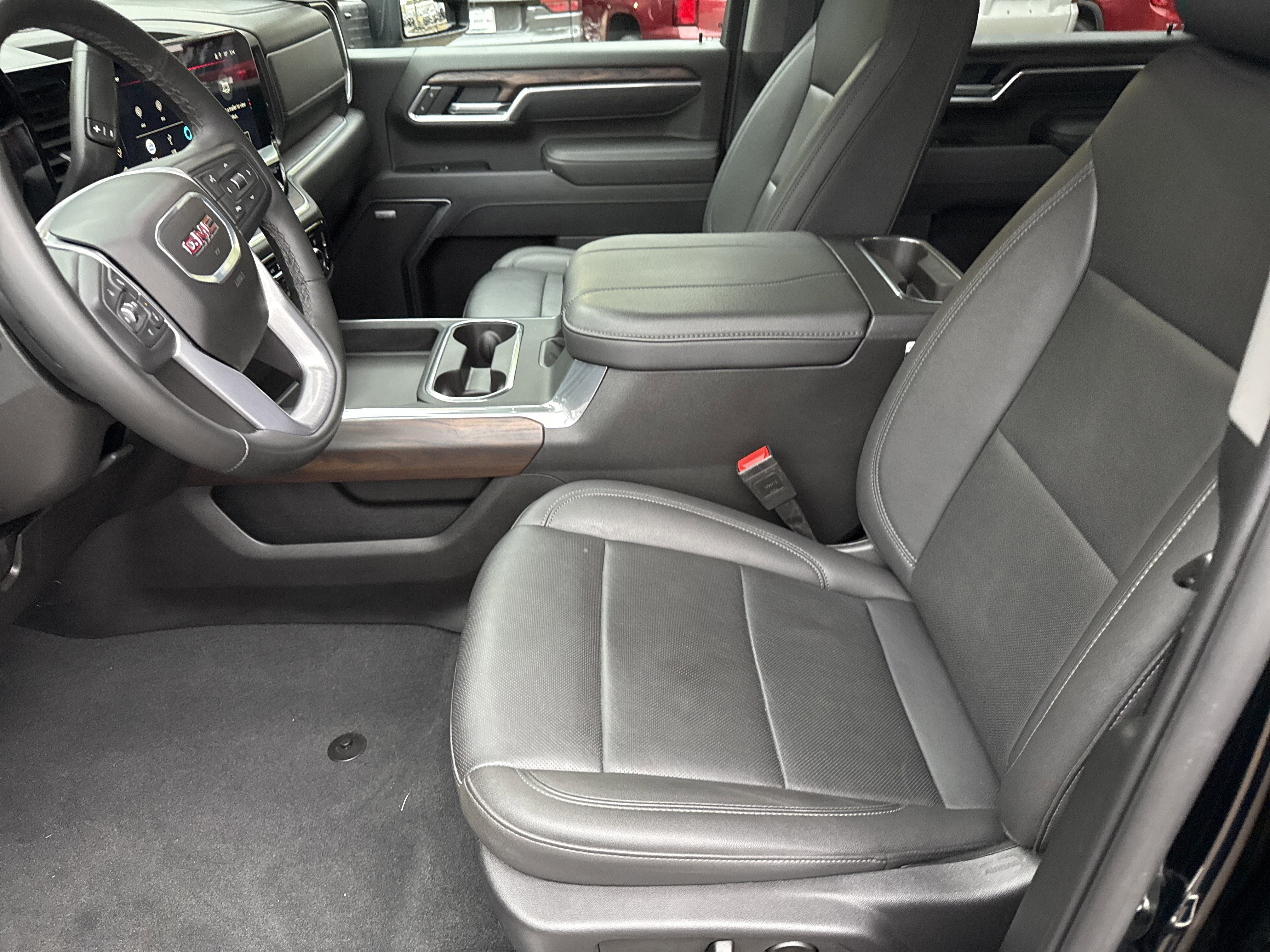Used 2025 GMC Sierra 2500 SLT image 9