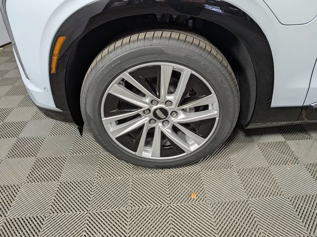 New 2027 Cadillac Vistiq Luxury w/ LPO, Floor Liner Package AWD/4WD image 40