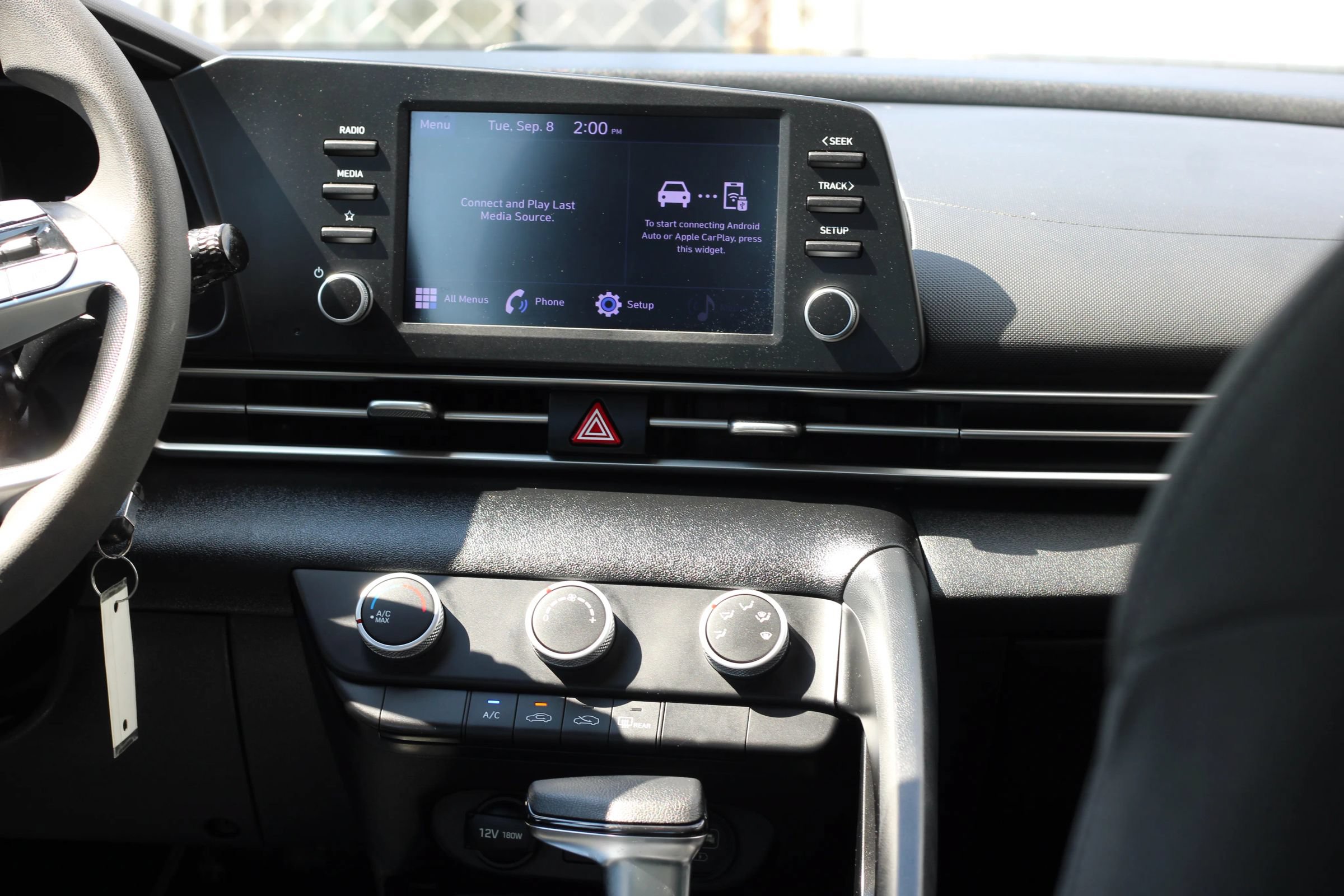 Used 2022 Hyundai Elantra SE FWD image 18