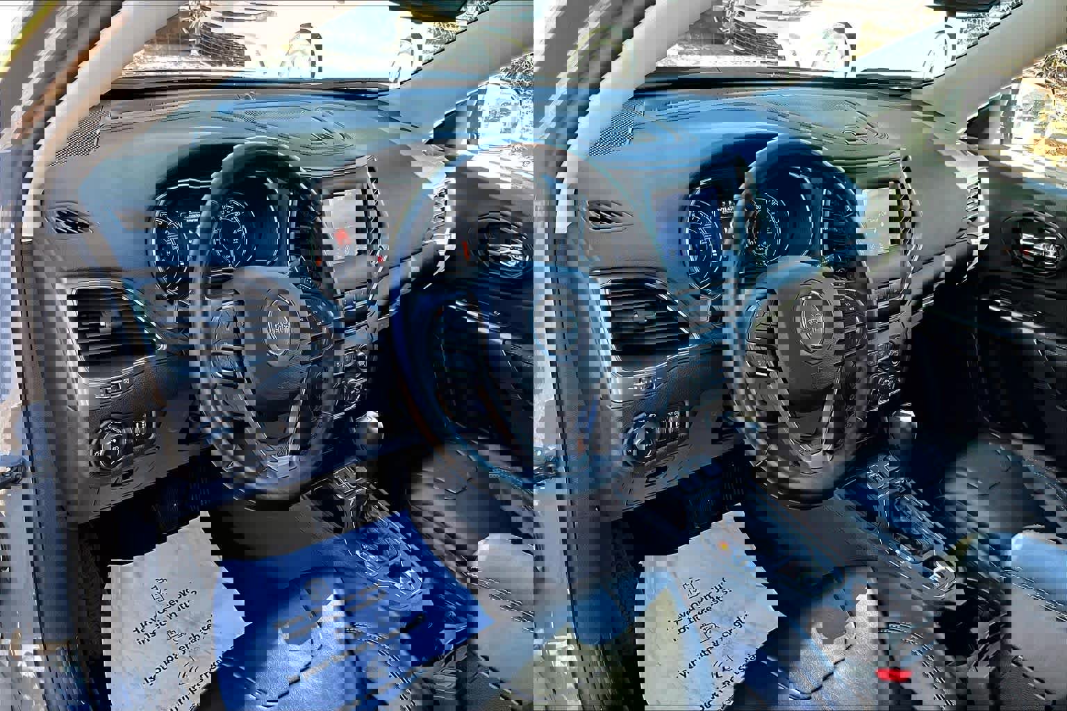 Used 2021 Jeep Cherokee Latitude Plus image 16