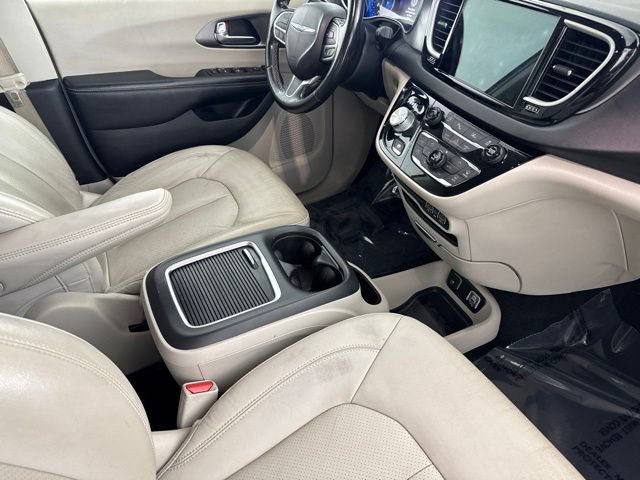 Used 2021 Chrysler Pacifica Touring-L FWD image 24