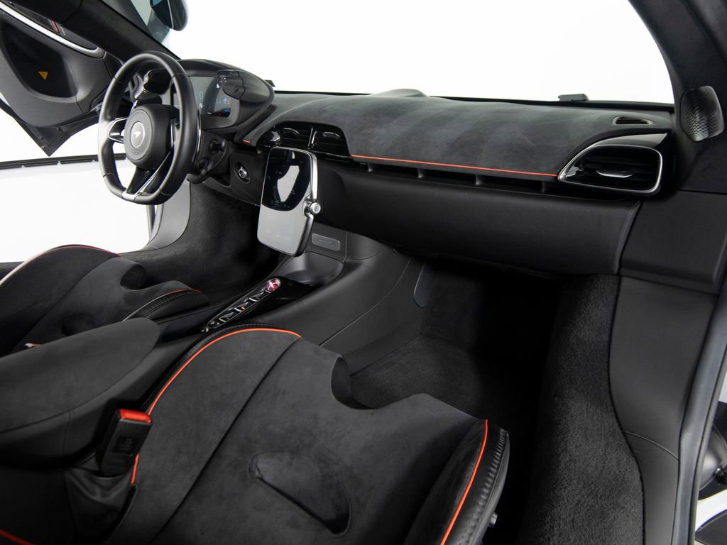 Used 2023 McLaren Artura image 24