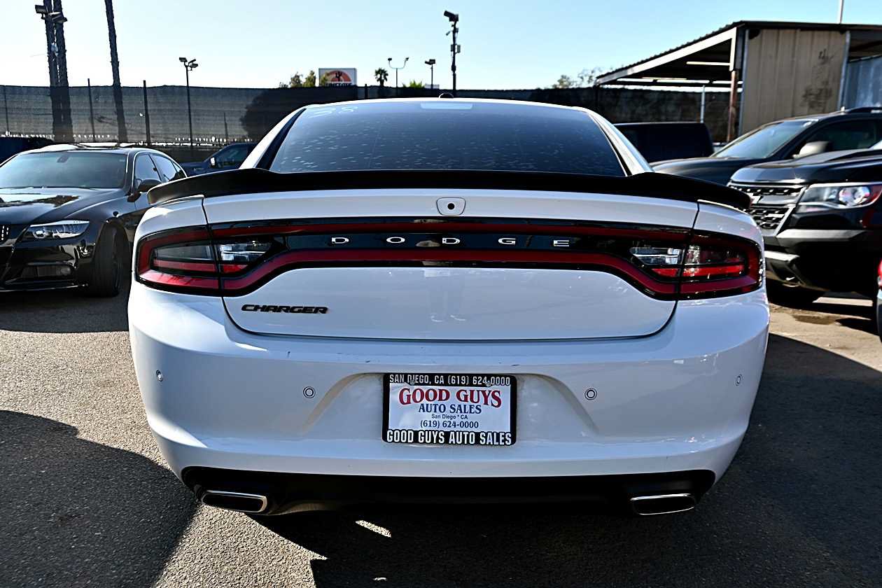 Used 2019 Dodge Charger SXT w/ Plus Group RWD image 6