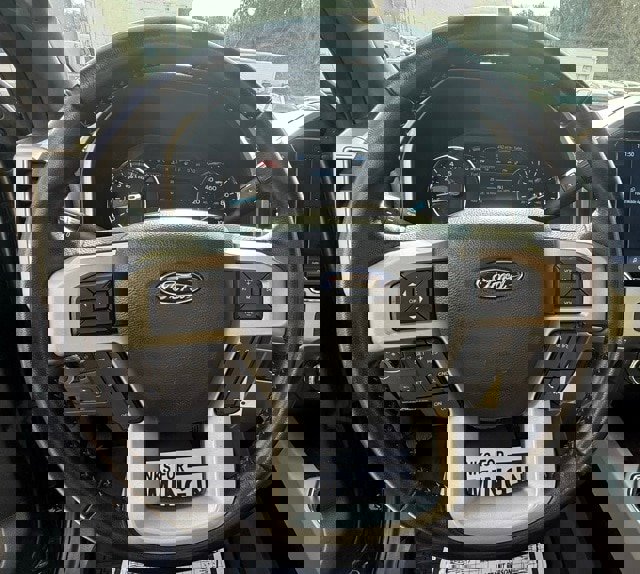 Used 2022 Ford F250 Lariat w/ Chrome Package image 12