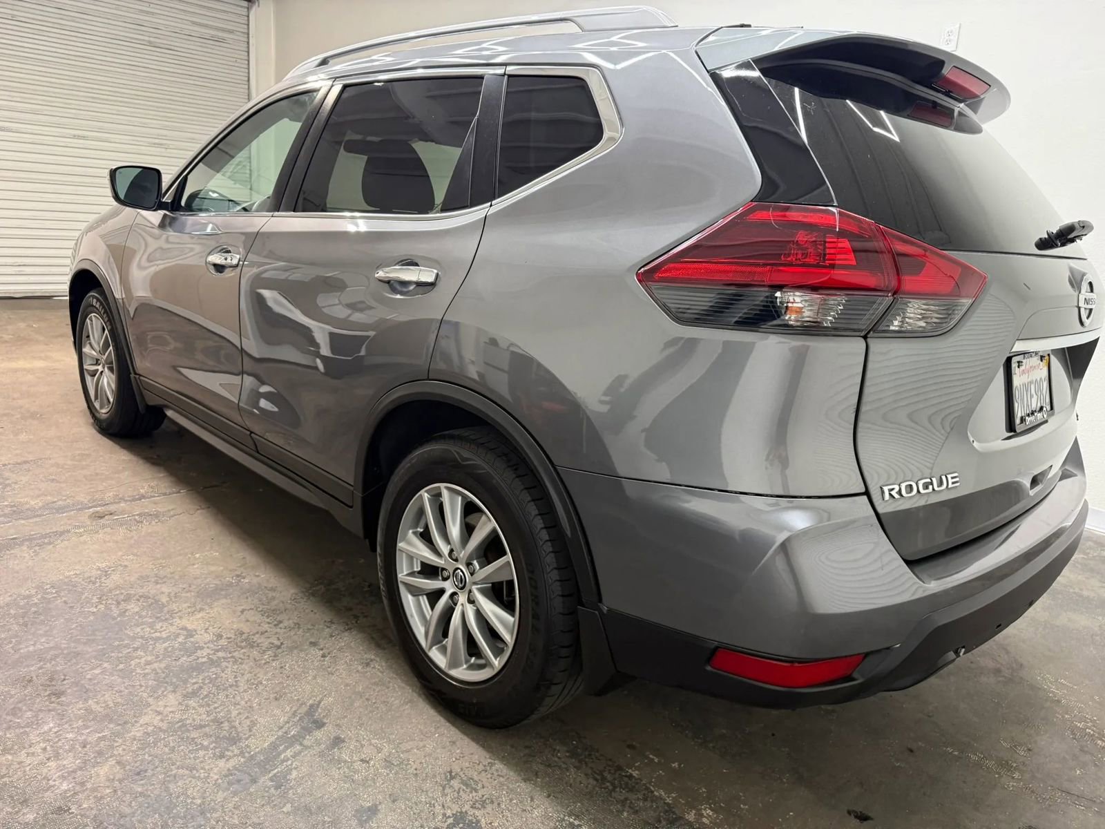 Used 2018 Nissan Rogue SV image 11