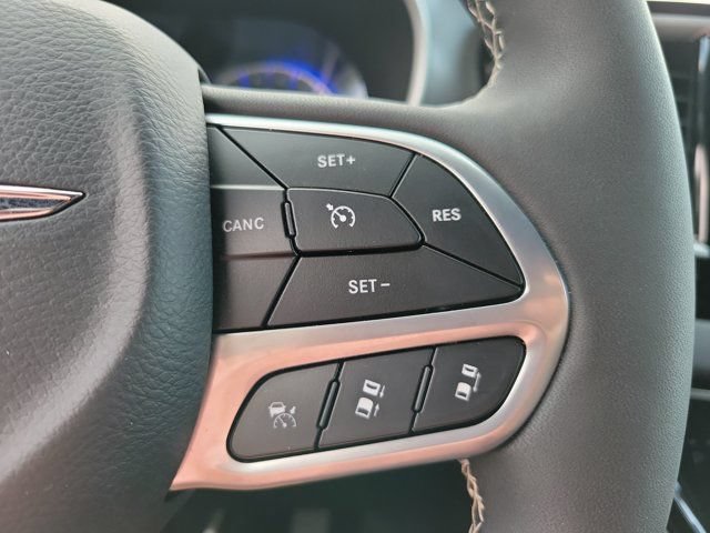 Used 2026 Chrysler Pacifica Select FWD image 28