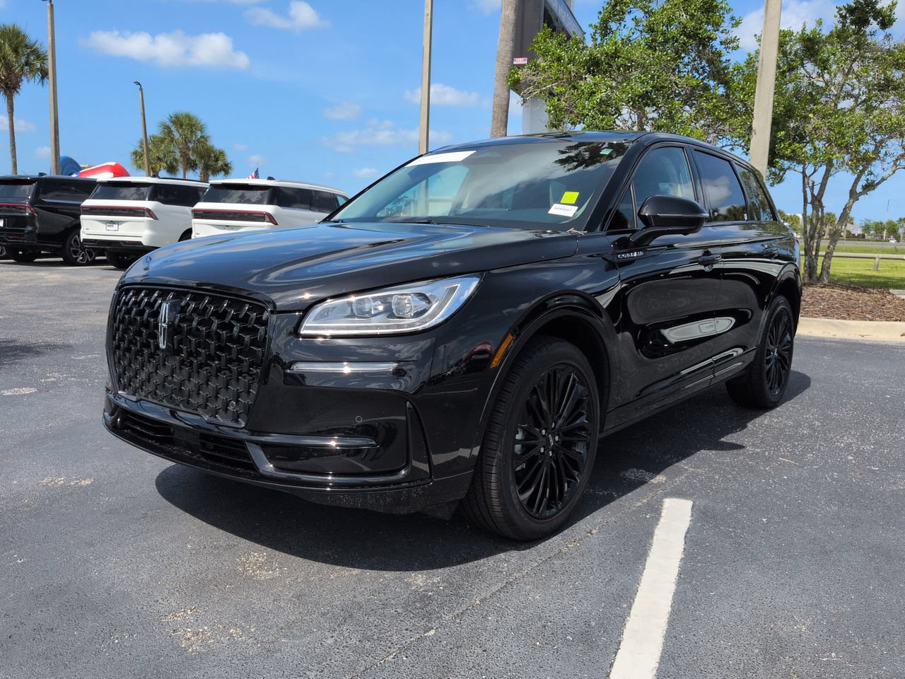 Certified 2025 Lincoln Corsair Reserve w/ Jet Appearance Package FWD image 8
