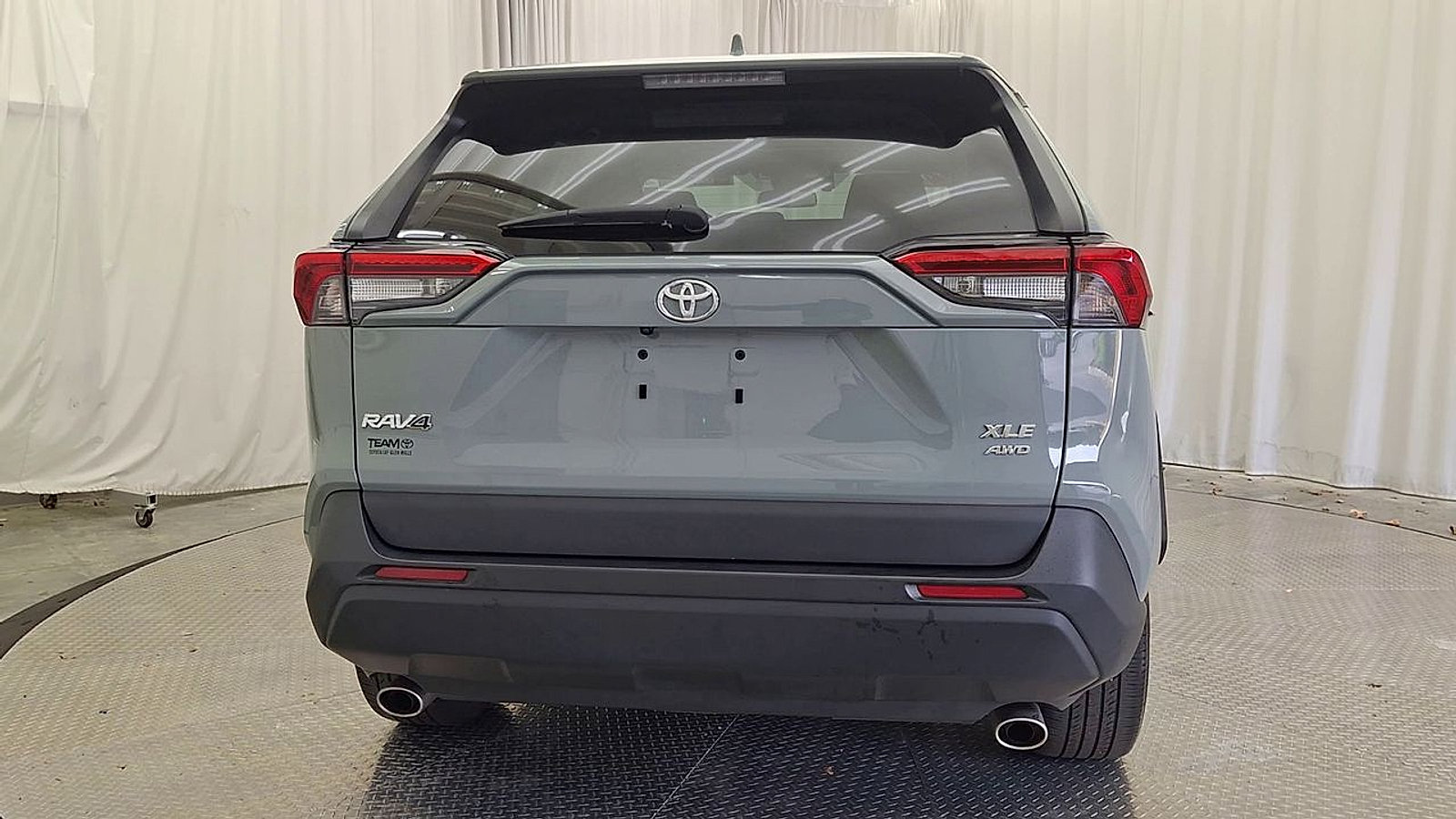 Used 2023 Toyota RAV4 XLE Premium AWD/4WD image 4