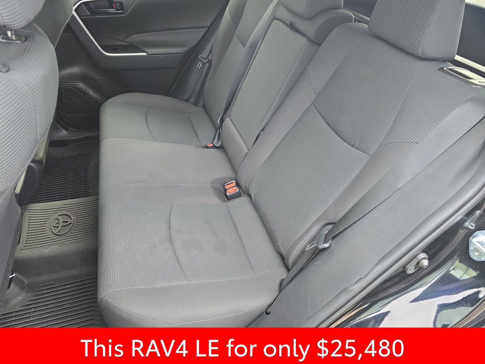 Used 2021 Toyota RAV4 LE image 19