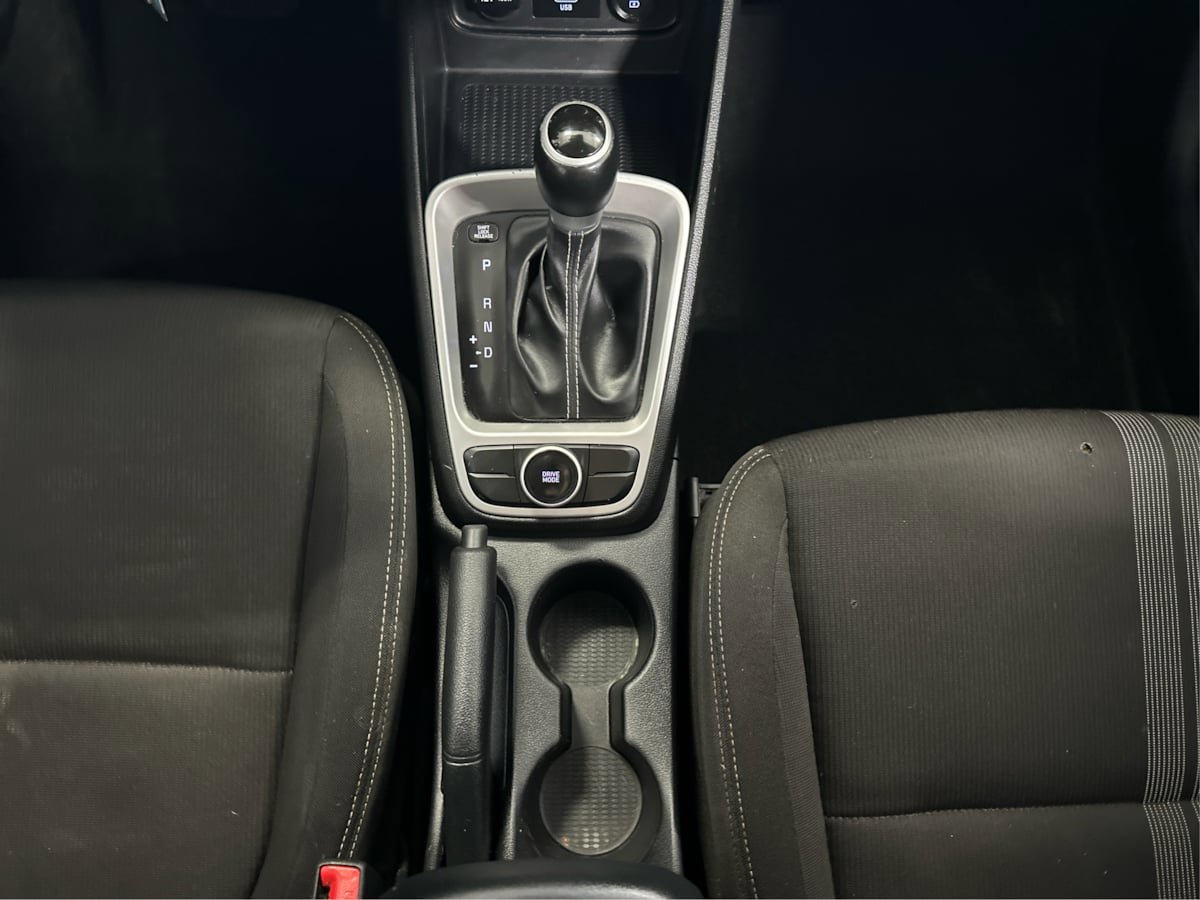 Used 2021 Hyundai Venue SEL FWD image 18
