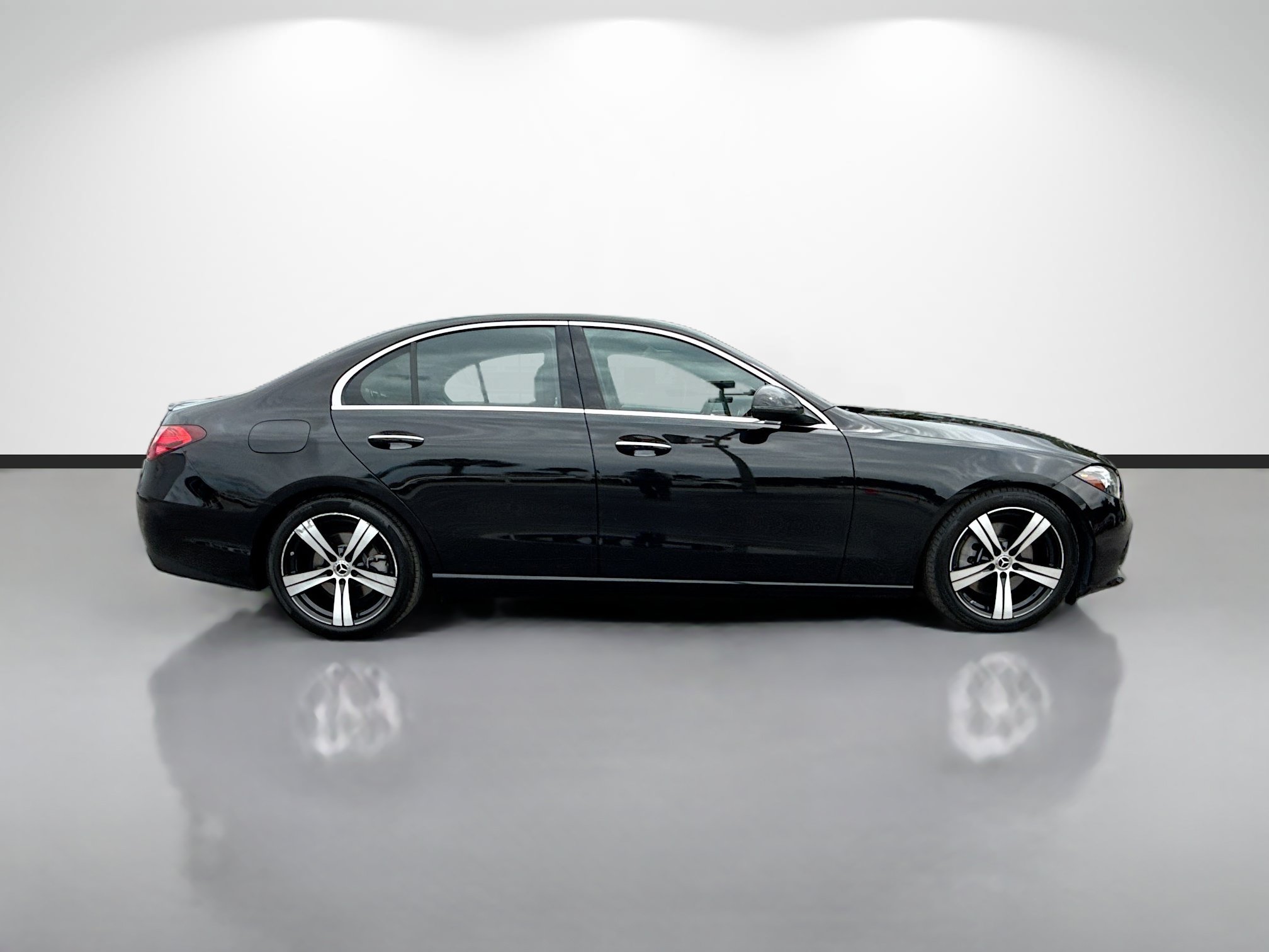 Used 2022 Mercedes-Benz C 300 4MATIC Sedan image 2