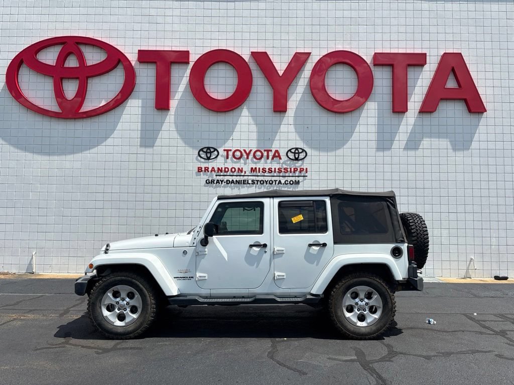 Used 2013 Jeep Wrangler Unlimited Sahara w/ Connectivity Group AWD/4WD image 3