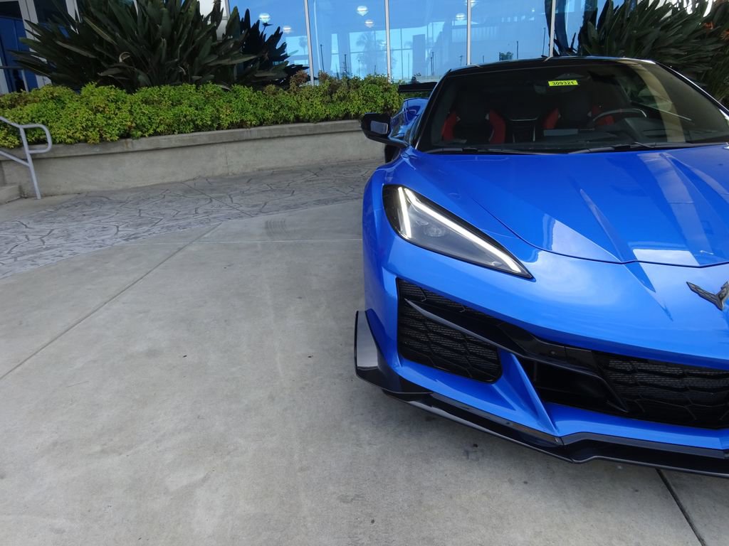 Used 2024 Chevrolet Corvette Z06 RWD image 25