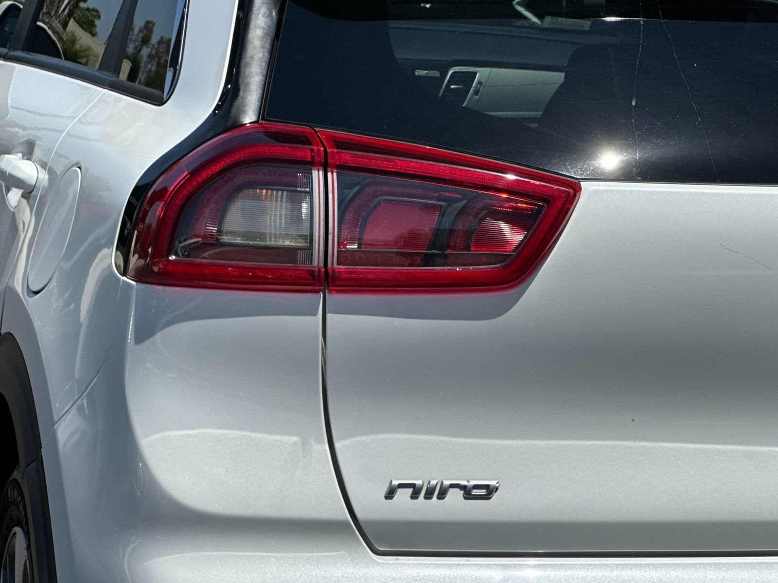 Used 2019 Kia Niro LX FWD image 31